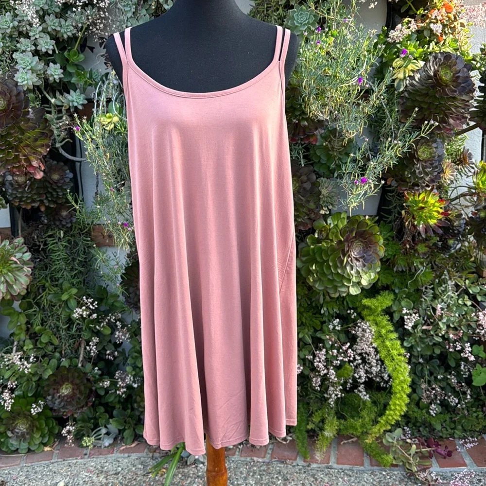 Pretty Sleeveless Dress - Picture 1 of 2